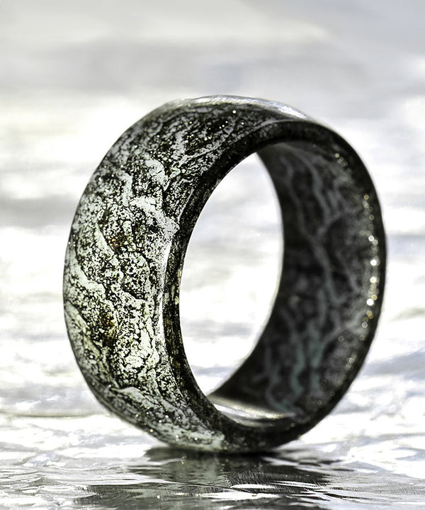 GLO Black | Glow in the dark ring | Black & Cyan - Secret Woods