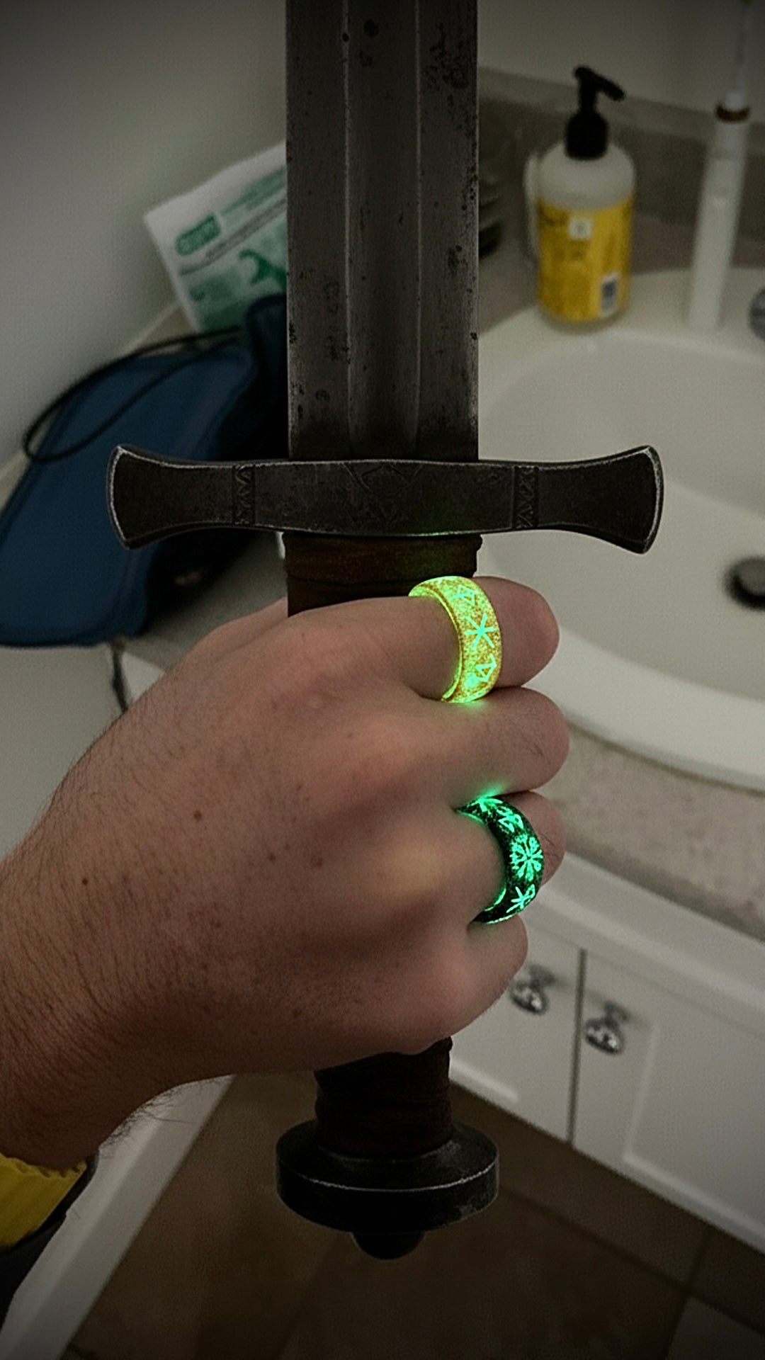 RUNE GLO