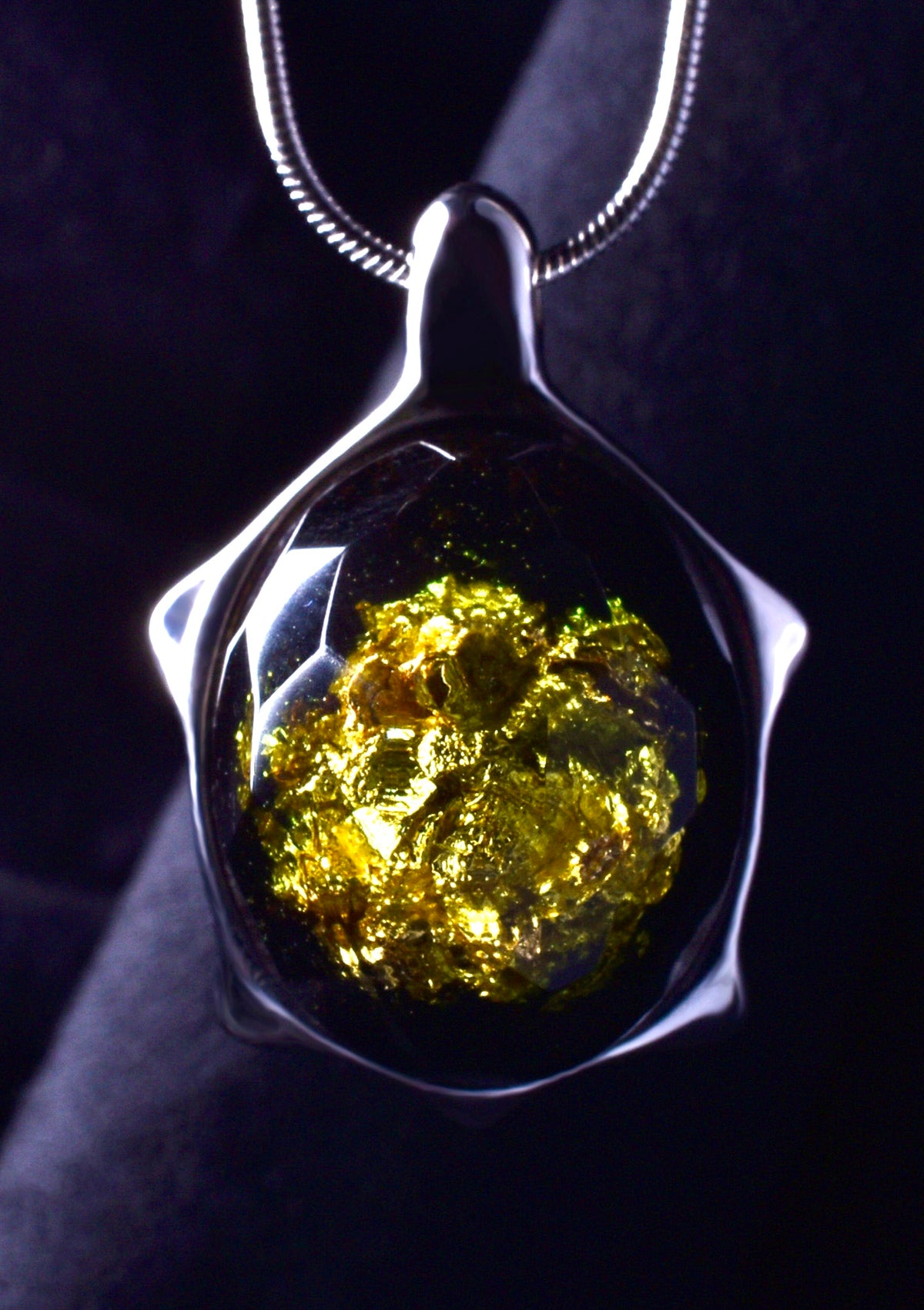 Millettia Laurentii World Turtle Pendant